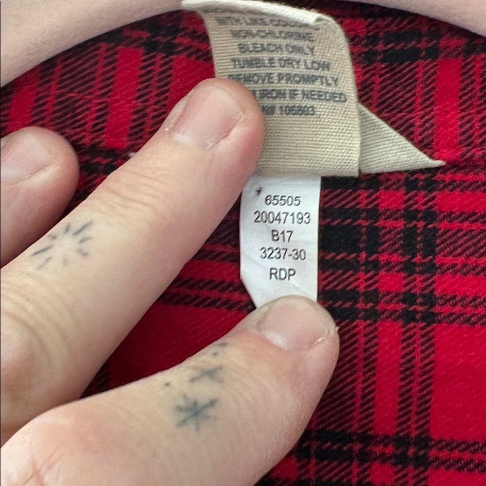 Women’s Duluth, red and black button-down flannel - Picture 3 of 4